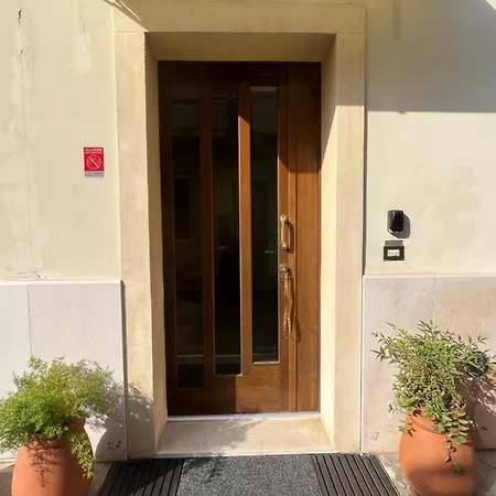 Leone Apartment