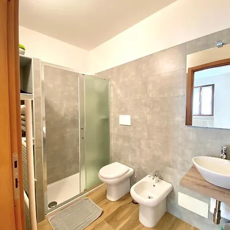 Leone Apartment *